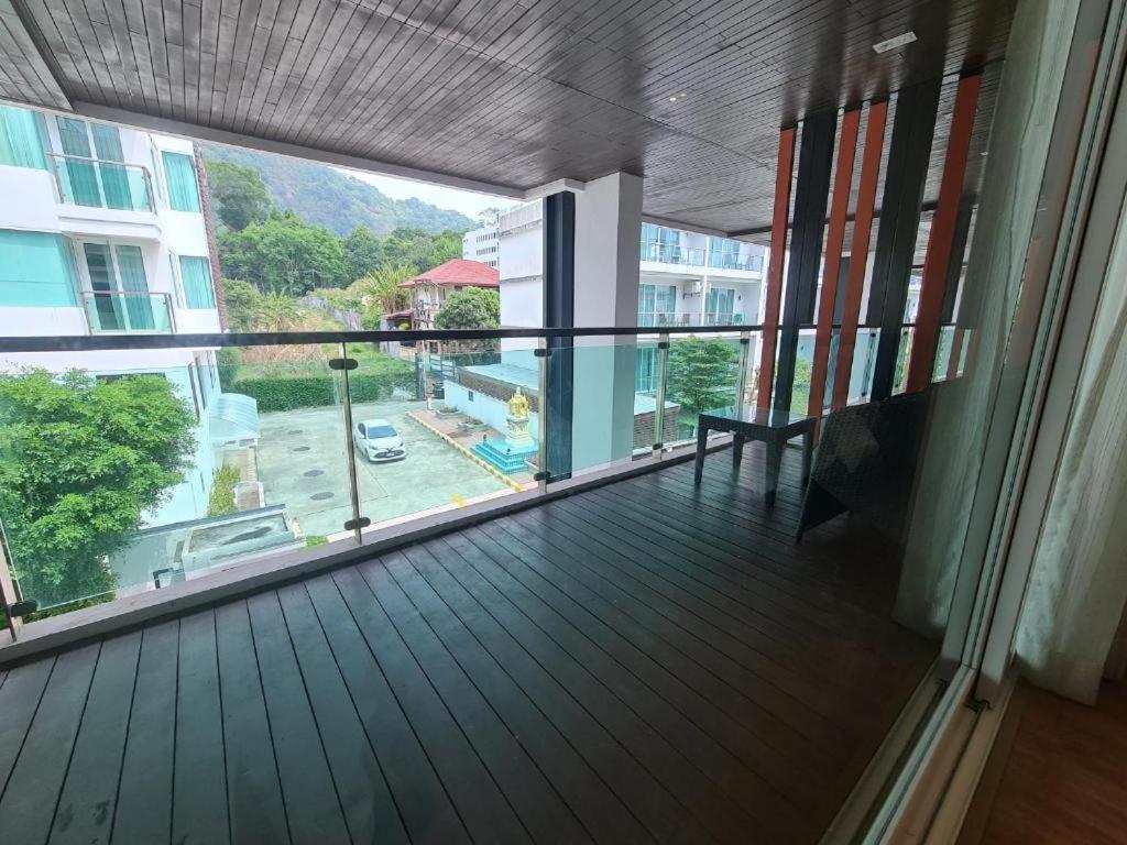 De Luxe A Patong, 2 Avec Piscine Vue Sur